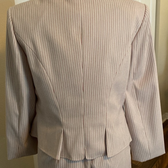 2 piece suit - Picture 3 of 3